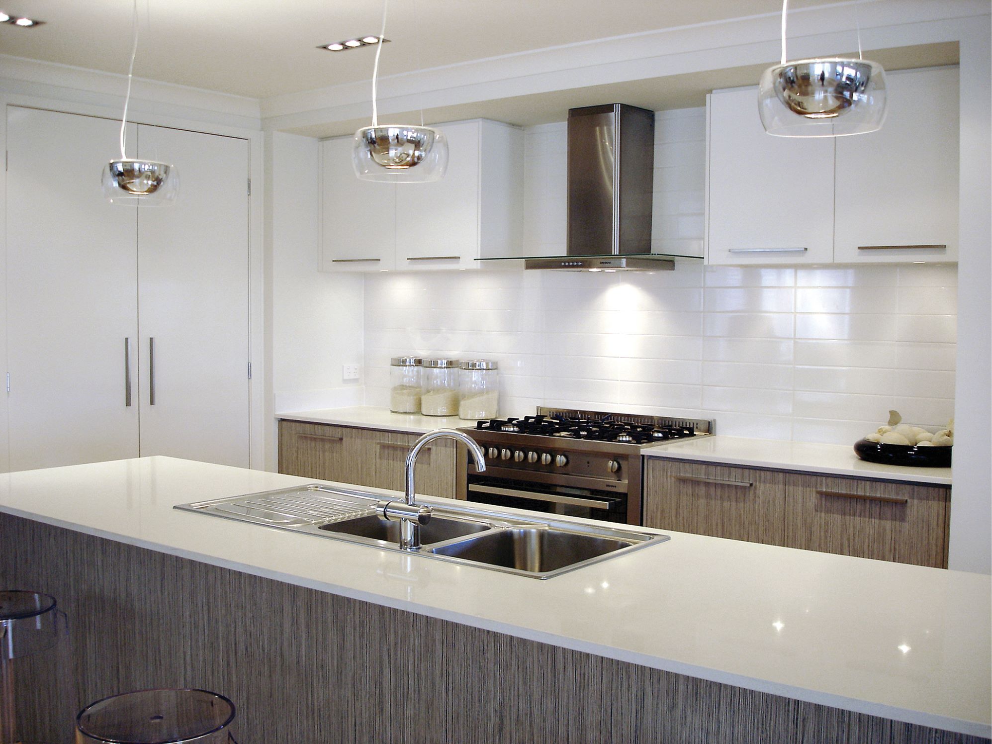 Traditions White Glossy 4x16 | In Home Stone